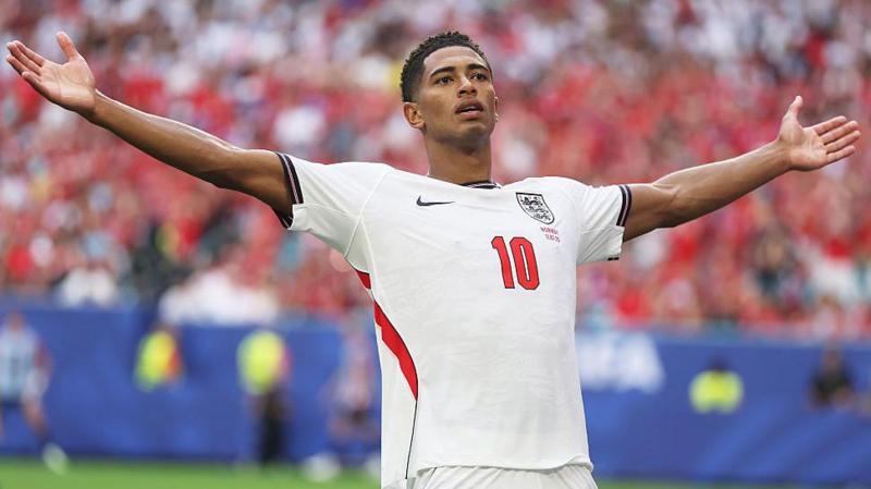 Image caption, Jude Bellingham was England's two-goal hero again as they beat Norway to reach the Wo